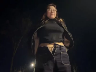 快手上的一个大奶骚逼各种场合露出